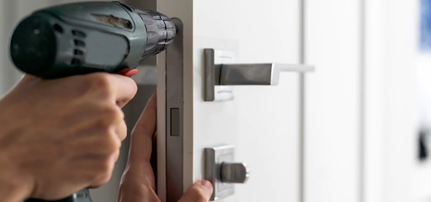 Locksmith For Lock Replacement Near Me in Fruitridge Pocket, CA