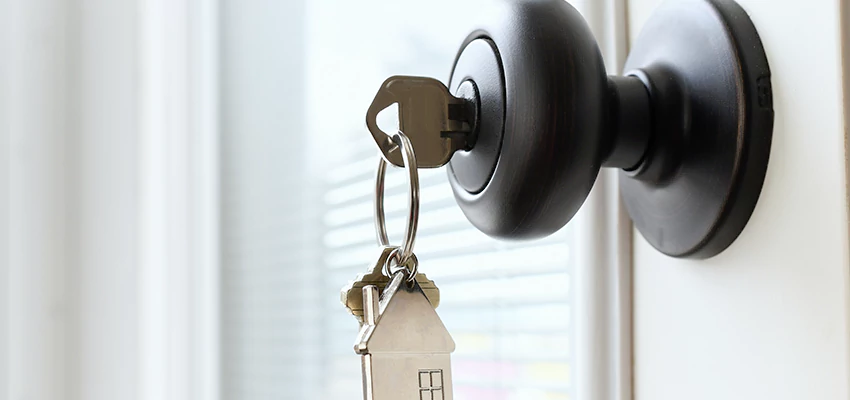 Bifold Door Knob Replacement in Fruitridge Pocket, California