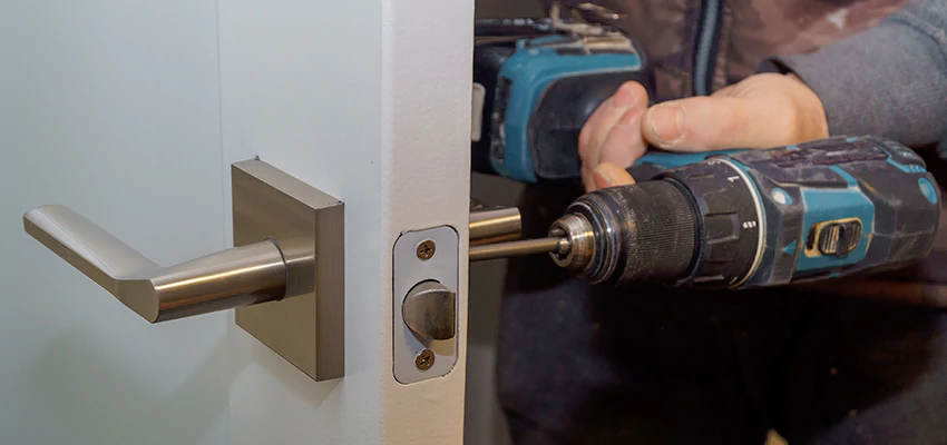 Broken Door Handle Lock Repair in Fruitridge Pocket, California